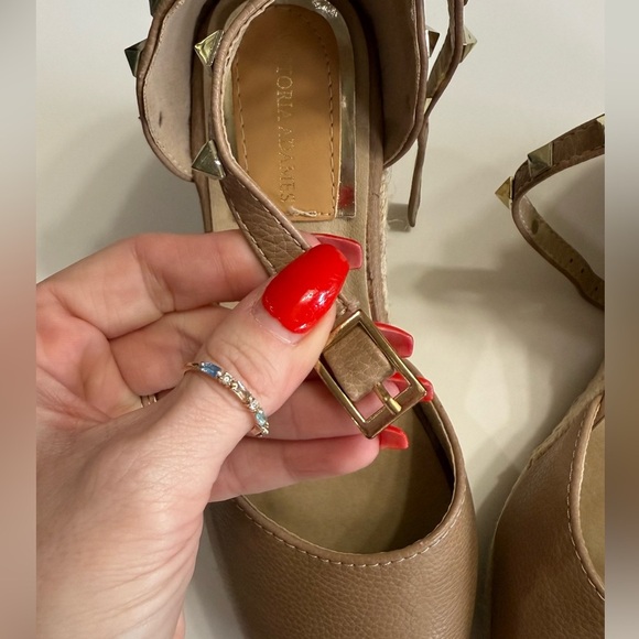 VICTORIA ADAMES taupe studded espadrille wedges - Picture 7 of 10